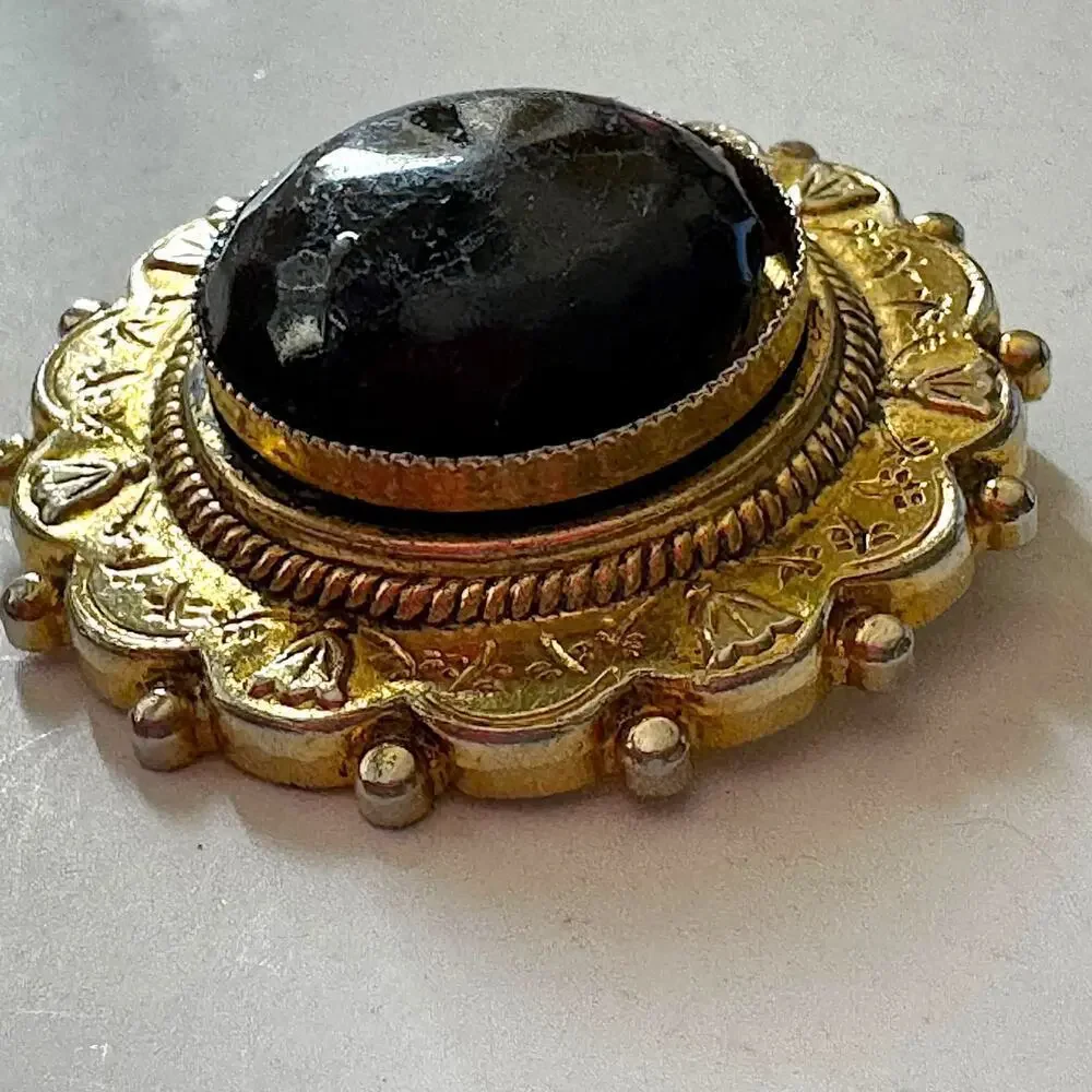 Freirich Victorian Revival 1.5” Brooch Black Cabachon Gold Filigree Dome VNTG